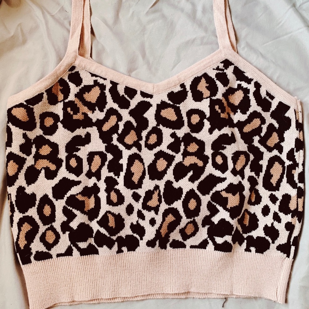 Cropped cheetah print tank top